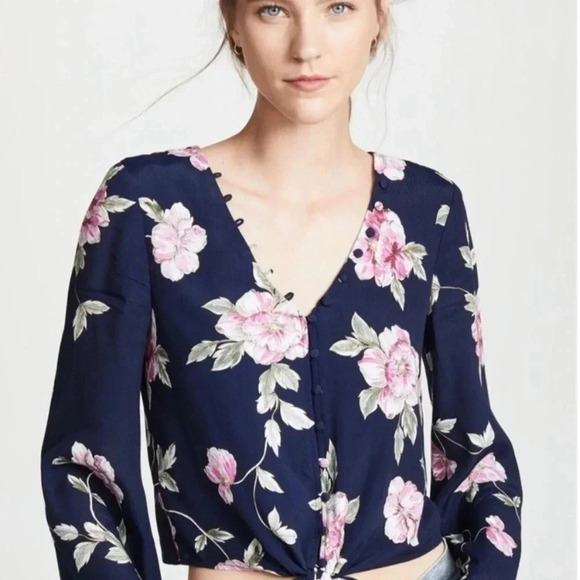 cupcakes & cashmere Tops - Cupcakes & Cashmere Floral Jerome Bell Sleeve Blouse Size Small